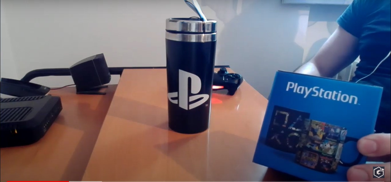 Dnevna doza retro unboxinga: vadimo PlayStation travel & magic mug iz njihovih kutija