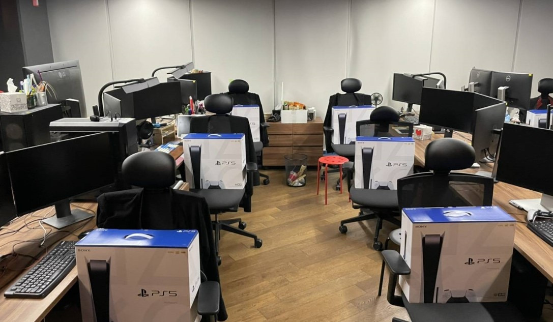 Direktor Shift Up studija poklonio 260 PS5 konzola kreatorima Project Eve igre